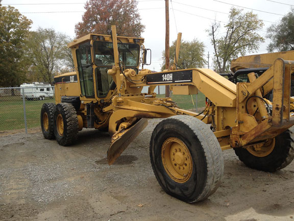 cat-motor-grader-140h-apm02444-2